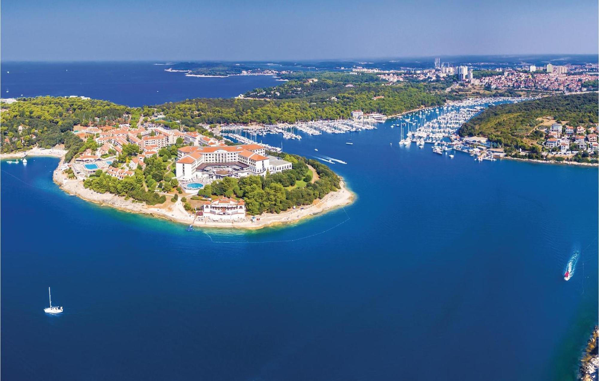 Gorgeous Apartment In Pula With House Sea View エクステリア 写真