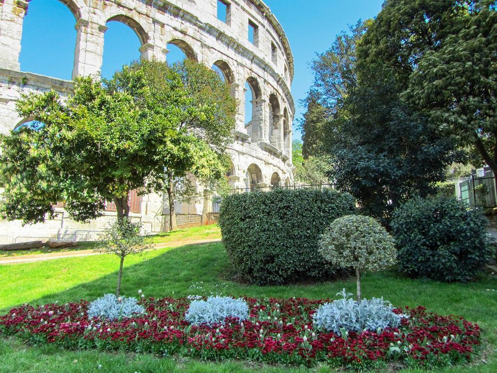 Gorgeous Apartment In Pula With House Sea View エクステリア 写真